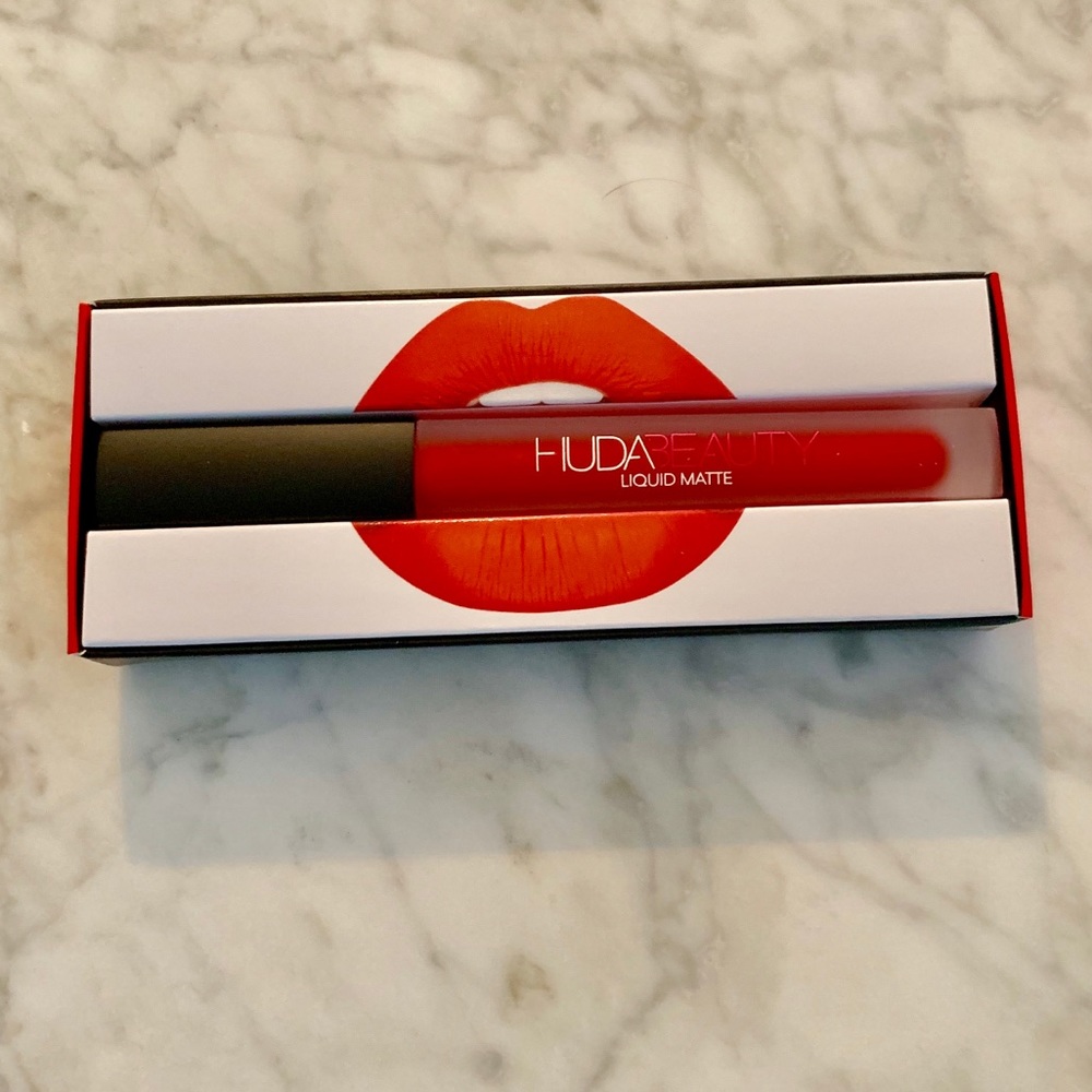 Huda Beauty Liquid Matte Lipstick in Alluring